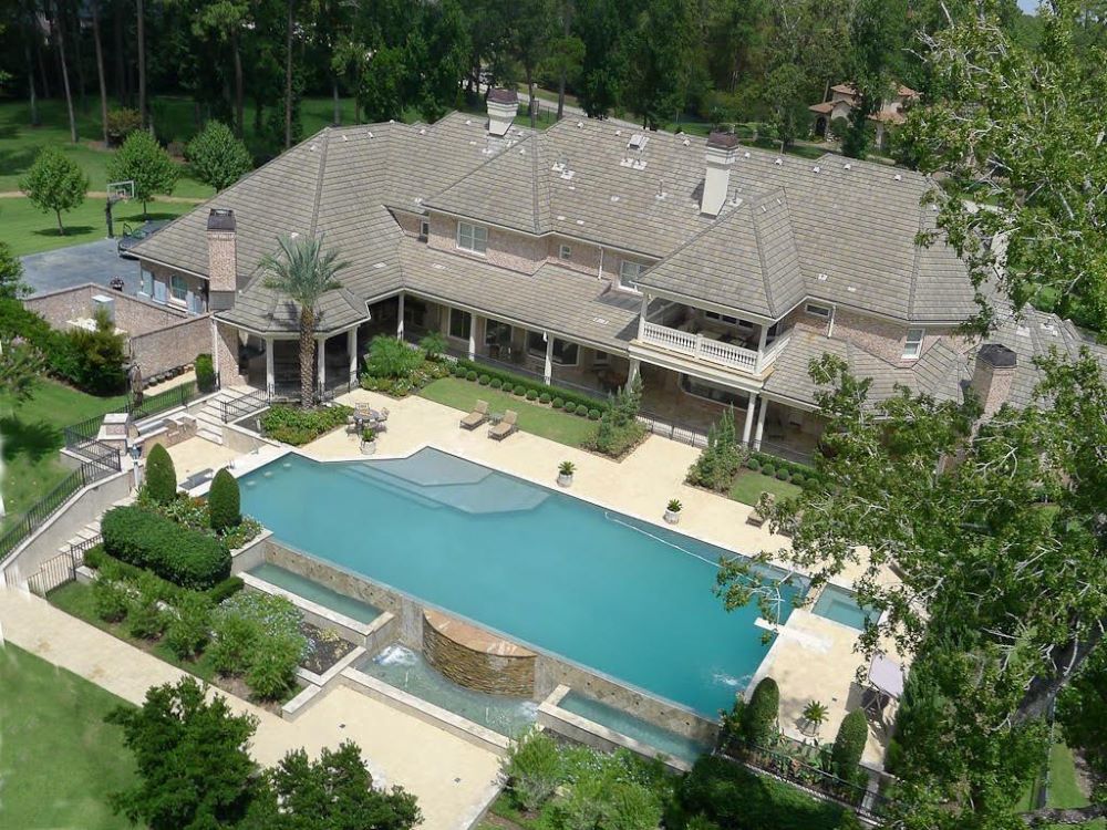 Adrian-Peterson-house back