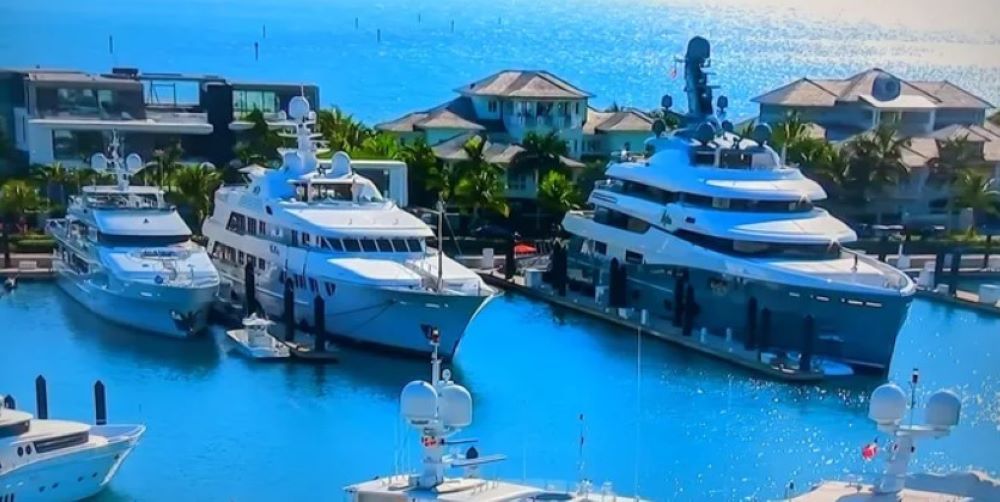 Tiger Woods Yacht with other vessels